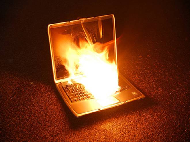Laptop-en-llamas.jpg
