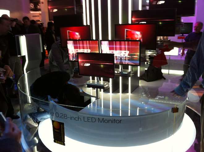 Monitor más delgado del mundo Este es el monitor más delgado del mundo: 7,1 mm (CES 2011)