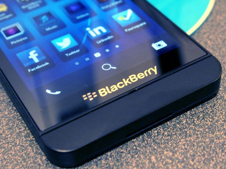 ¿Debería BlackBerry dejar de fabricar hardware?