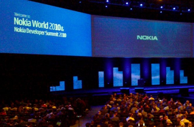 Imagen del escenario en el que se inició la conferencia de Nokia.