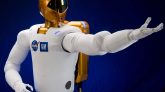 Robonaut 2 puede ser muy util y tiene mucho estilo, pero será su sucesor quien viaje a la luna. Foto: Nasa, (vía Wikimedia Commons).