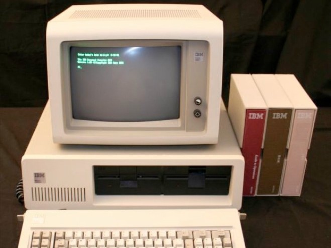El IBM PC original se produjo entre 1981 y 1987, e inicialmente costó 1.600 dólares. Foto: Erik Klein (Vintage-computer.com).