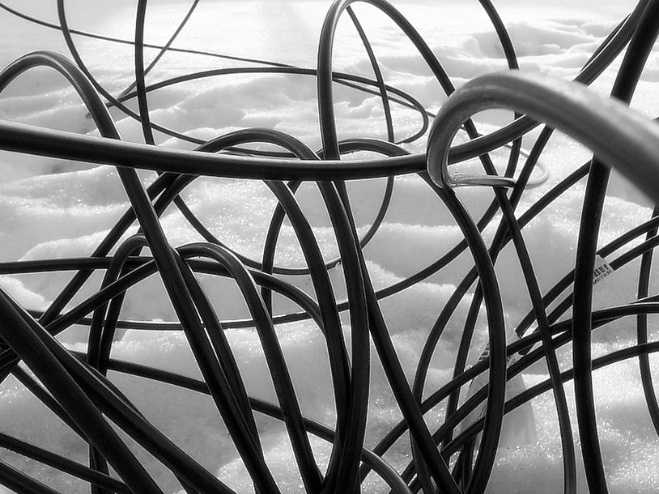Los cables dedicados tienen más velocidad. Imagen: zebble (vía Flickr).
