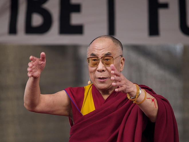 El Dalai Lama al día con las redes sociales.