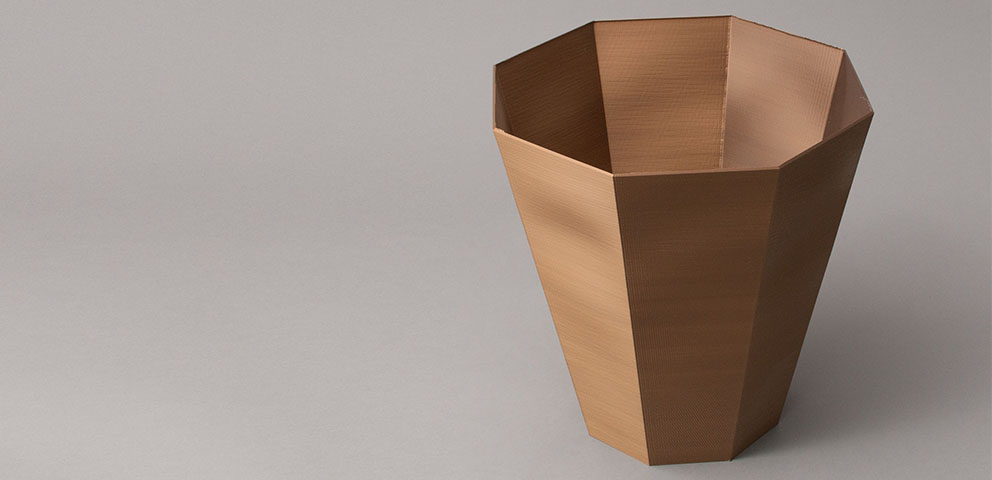 Una papelera impresa con textura de madera. Imagen: BigRep