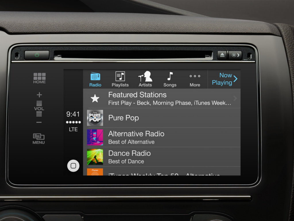 Música, mensajes, llamadas, entre otros, son posibles con Apple CarPlay.