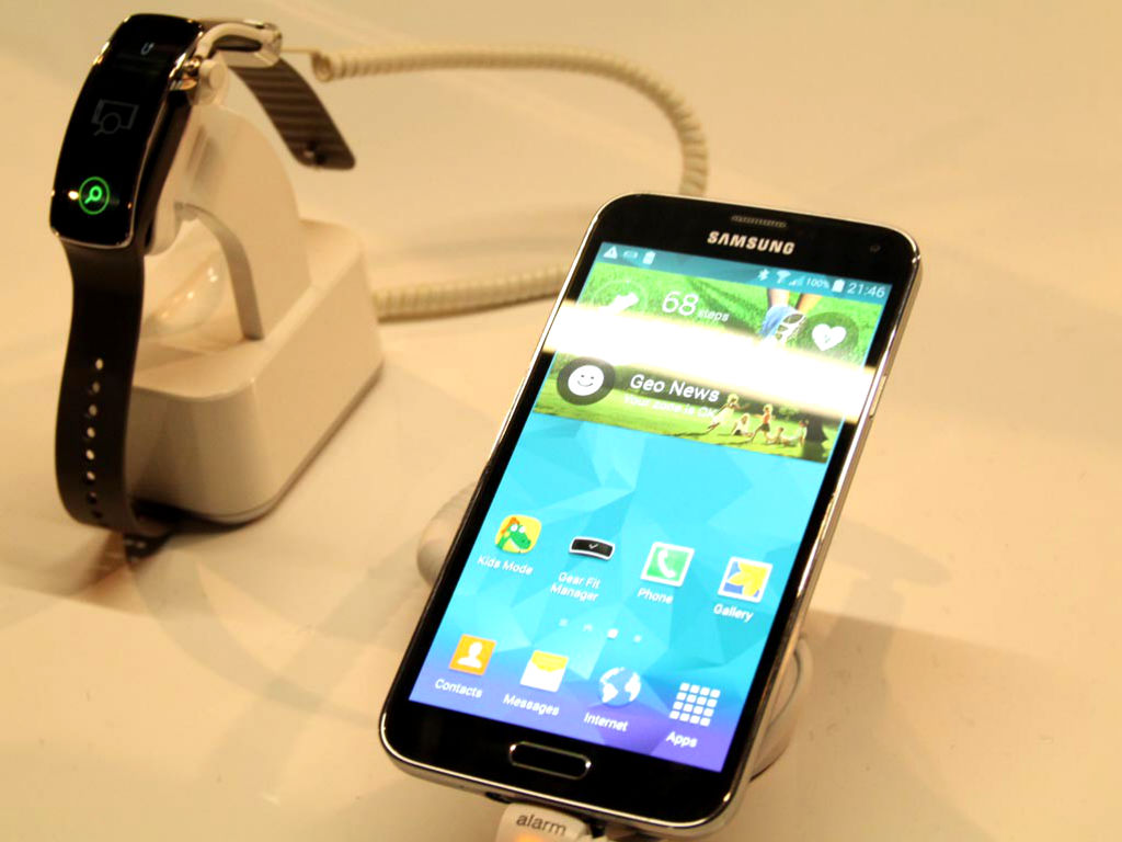 El Gear Fit y el Galaxy S5 hicieron su debut hace un par de semanas en el MWC 2014.