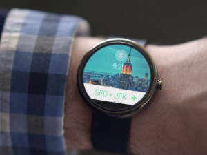 Google presentó su sistema operativo para relojes inteligentes.