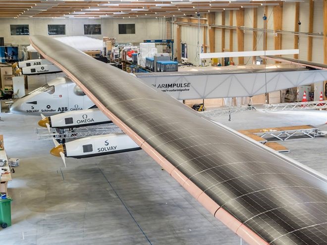 Este es el Solar Impulse 2, el avión que tomará vuelo alrededor del mundo.