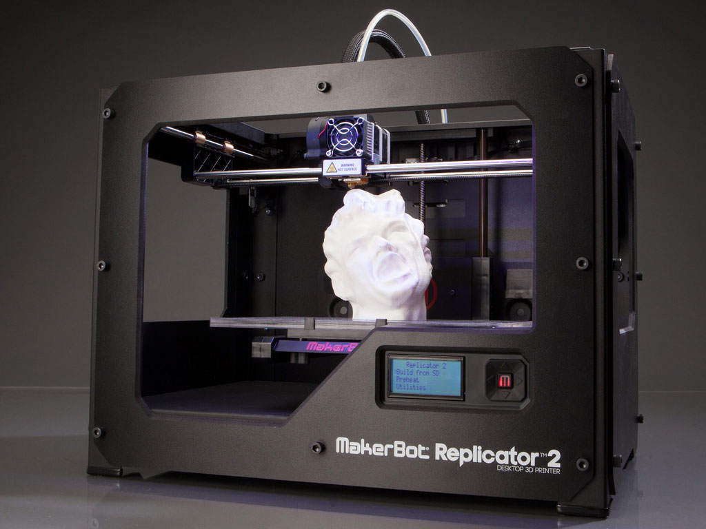 Una de las primeras impresoras en popularizarse fue la MakerBot.