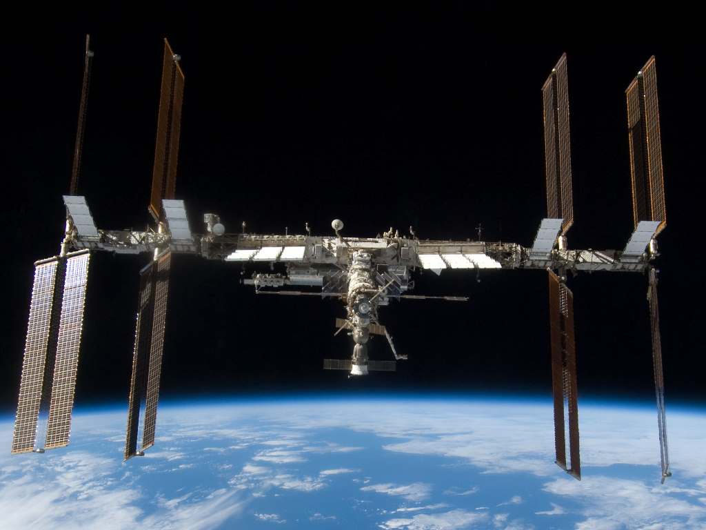 Rusia interponiéndose entre la Estación Espacial Internacional y Estados Unidos. 