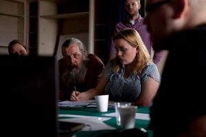 En la foto se encuentra Alan Moore y su hija. 