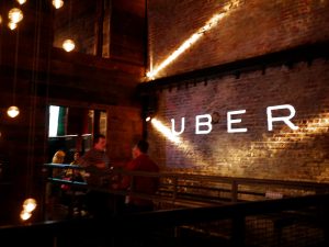 Uber afirmó que la ciudad está atrapada en el pasado y se quedó atrás en el movimiento de la economía global.  