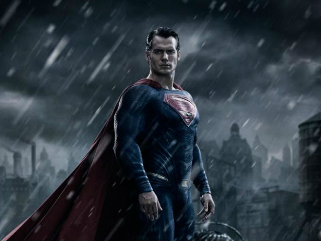 Warner adelanta el estreno de Batman v Superman 