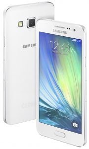El Samsung Galaxy A3 con cámara frontal de 5 Mpx