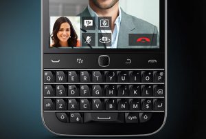 BlackBerry Classic tiene un diseño inspirado en el Bold 9900, con las famosas teclas.