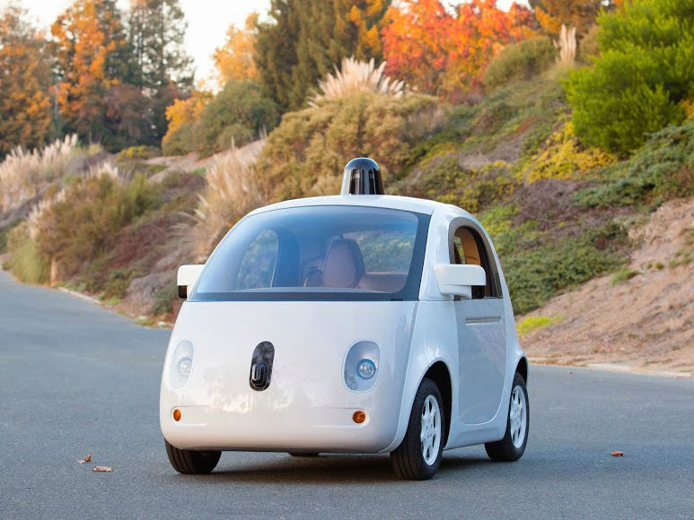El carro autónomo de Google ahora con luces. 