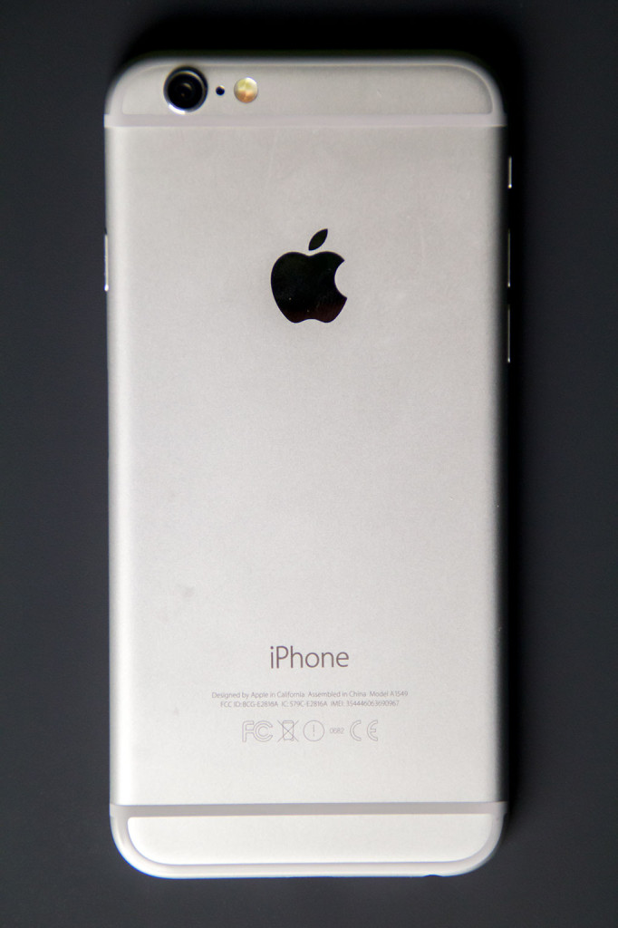 El iPhone 6 es uno de los mejores equipos actualmente, con uno de los diseños menos ergonómicos.