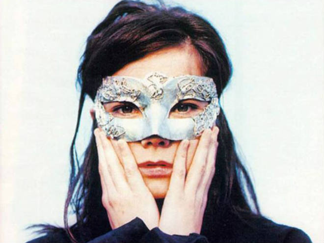 Björk vuelve con un nuevo álbum. 