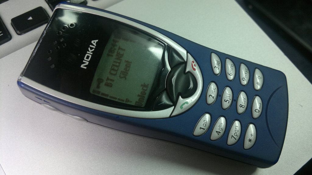 La culebrita no es la única razón para los compradores del Nokia 8210 en 2015.