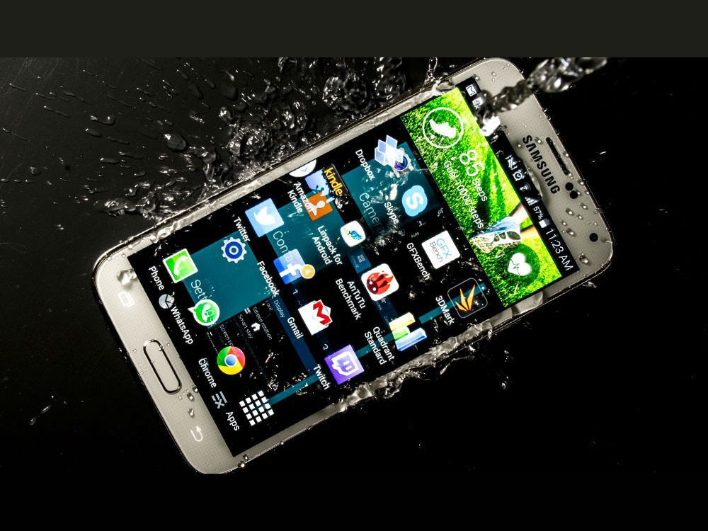 El Samsung Galaxy S6 podría no ser resistente al agua y al polvo como el Galaxy S5. 