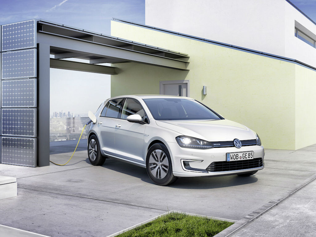 El VW e-Golf tiene una autonomía de 144 km por carga. 