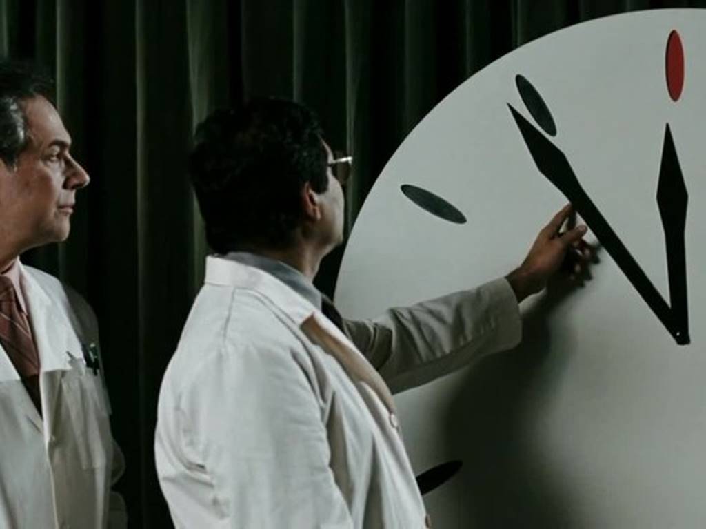 Una escena de 'Watchmen' donde aparece el 'Doomsday Clock'.