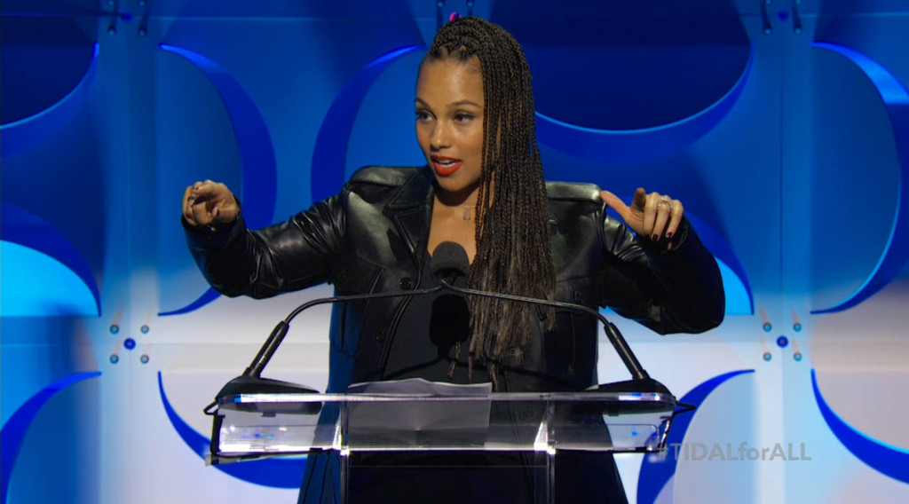 Alicia Keys en su discurso sobre el poder de la música y las ventajas de Tidal. 