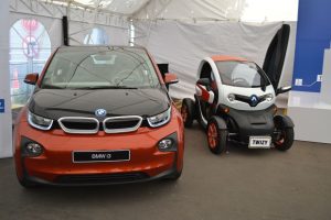 En Colombia, varias marcas como BMW, Renault, BYD y Nissan ofrecen carros eléctricos.