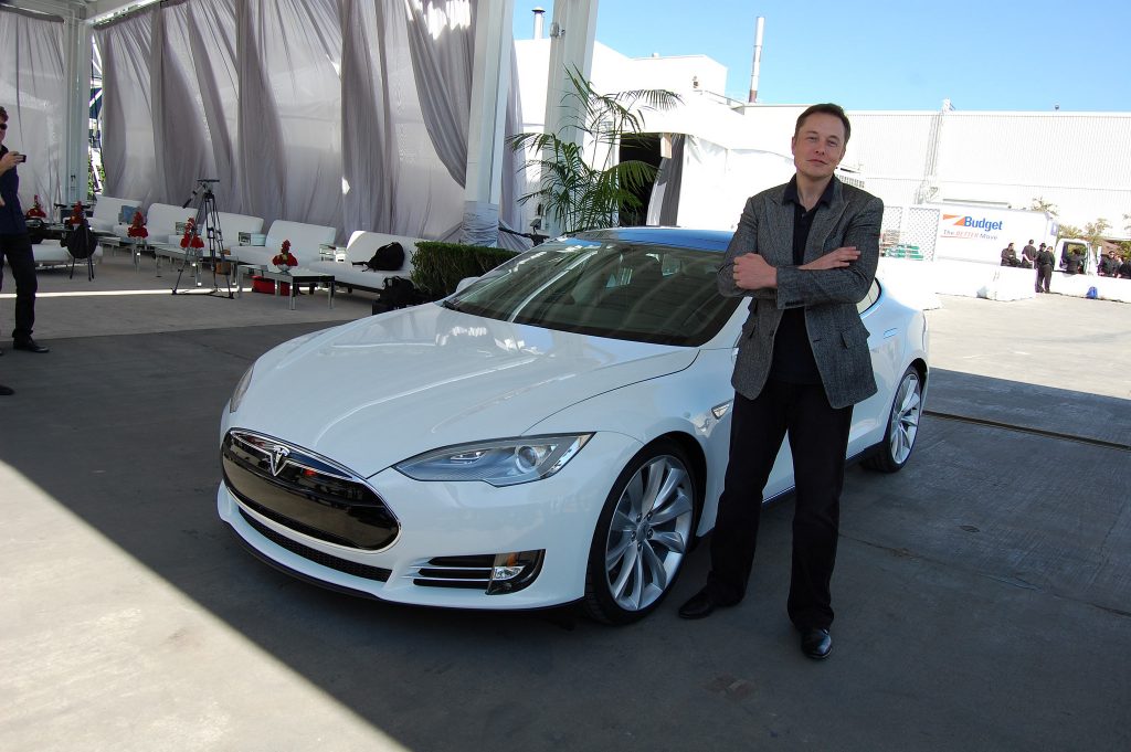 Elon Musk quiere revolucionar el transporte del futuro, por eso se ingenió el Hyperloop.