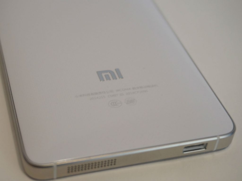 El Xiaomi Mi4 tendrá la primera ROM oficial de Windows 10 para móviles en un equipo Android. 