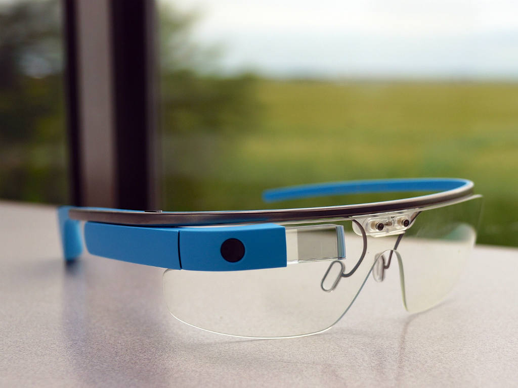 Luxottica tiene la tarea de traer una segunda versión de Google Glass. 