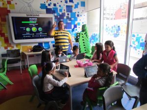 Con Smart Class los estudiantes aprenden con una plataforma en línea.