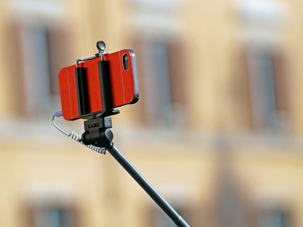 Desarrolladores deben dejar sus selfie sticks en casa. 