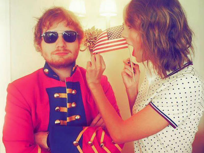 Taylor Swift y Ed Sheeran juntos. Los más nominados de la noche. 