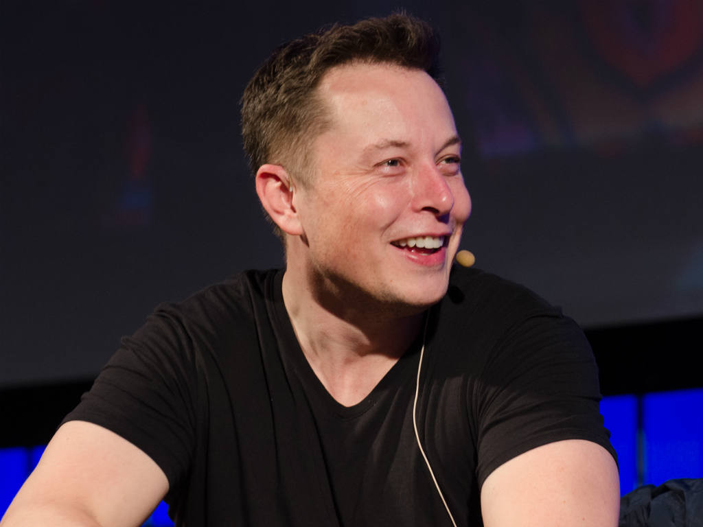 Elon Musk habla sobre el futuro de los carros autónomos. 