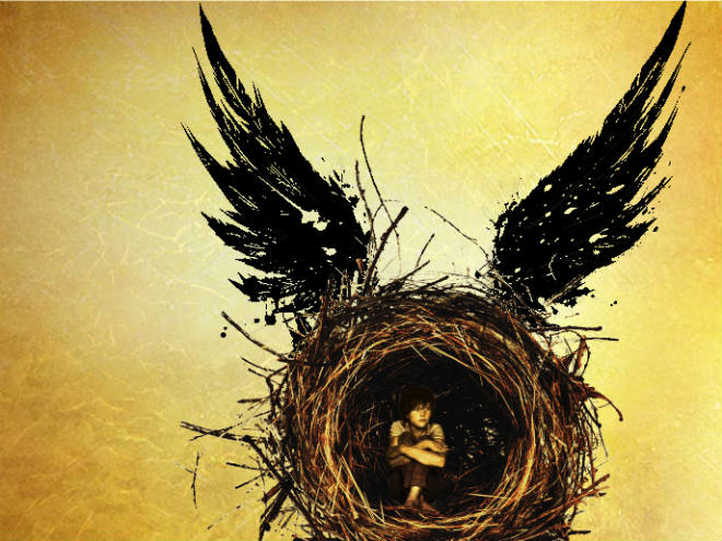La obra de Harry Potter toma lugar 19 años después de  las reliquias de la muerte. 