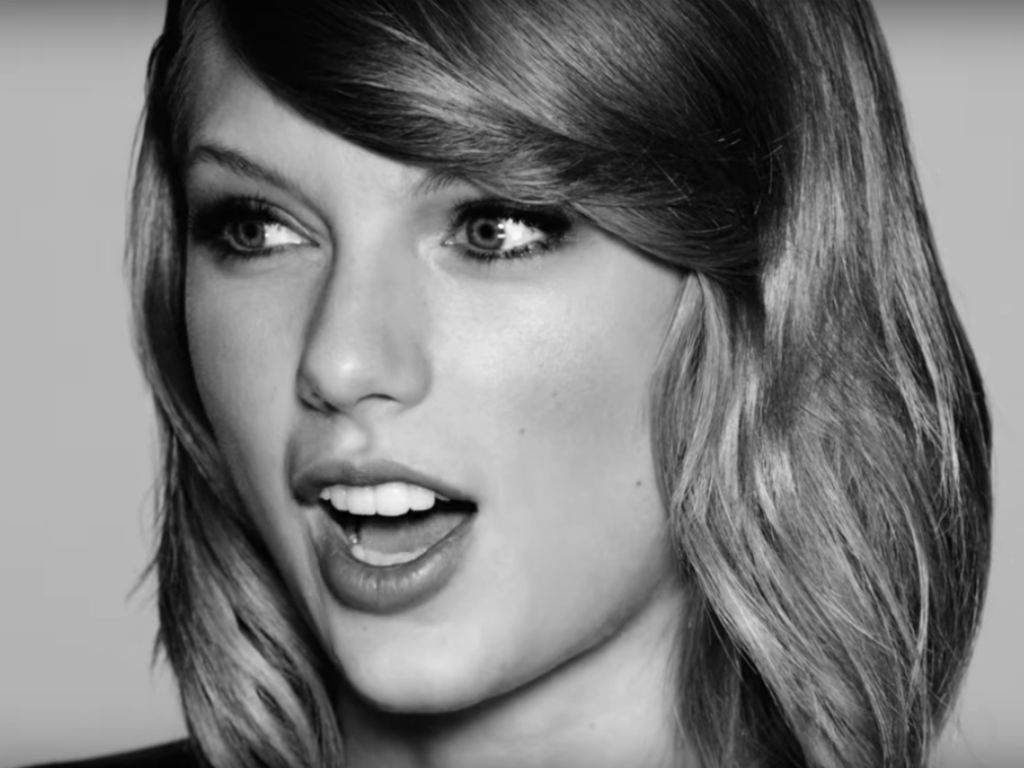 Taylor Swift sigue promocionando Apple Music. 