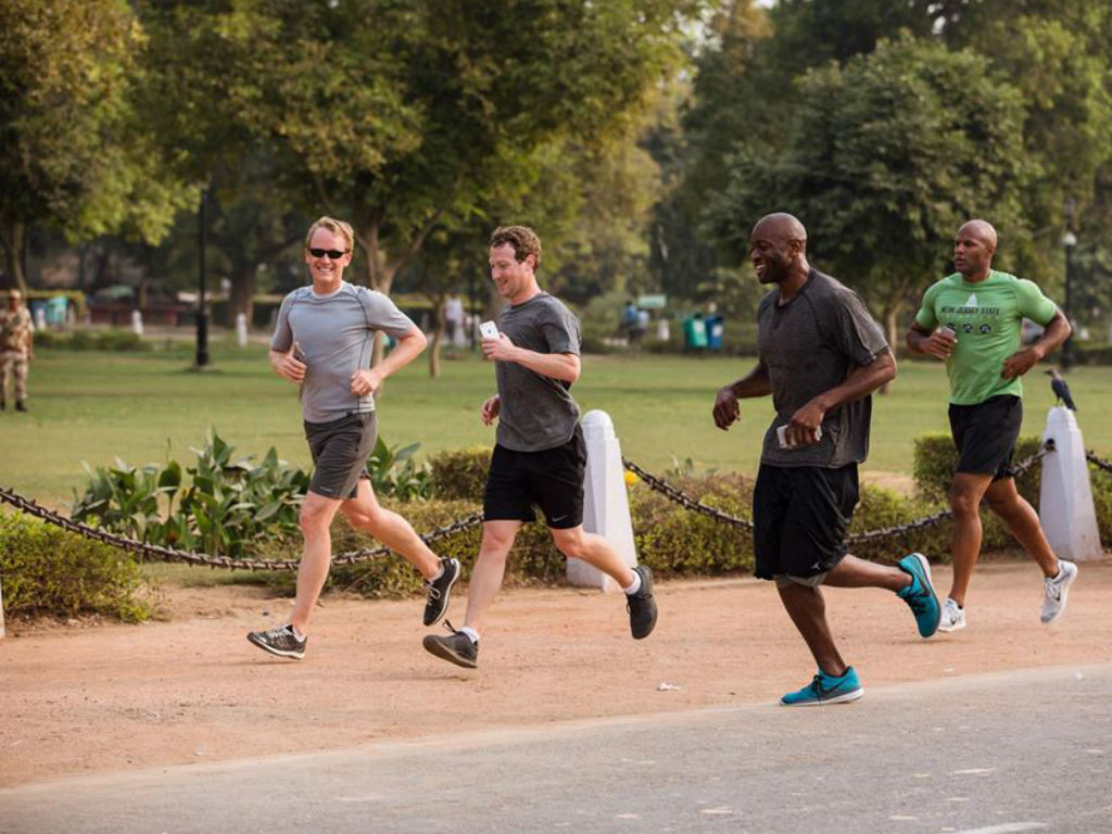 Mark Zuckerberg quiere que hagas más ejercicio. 