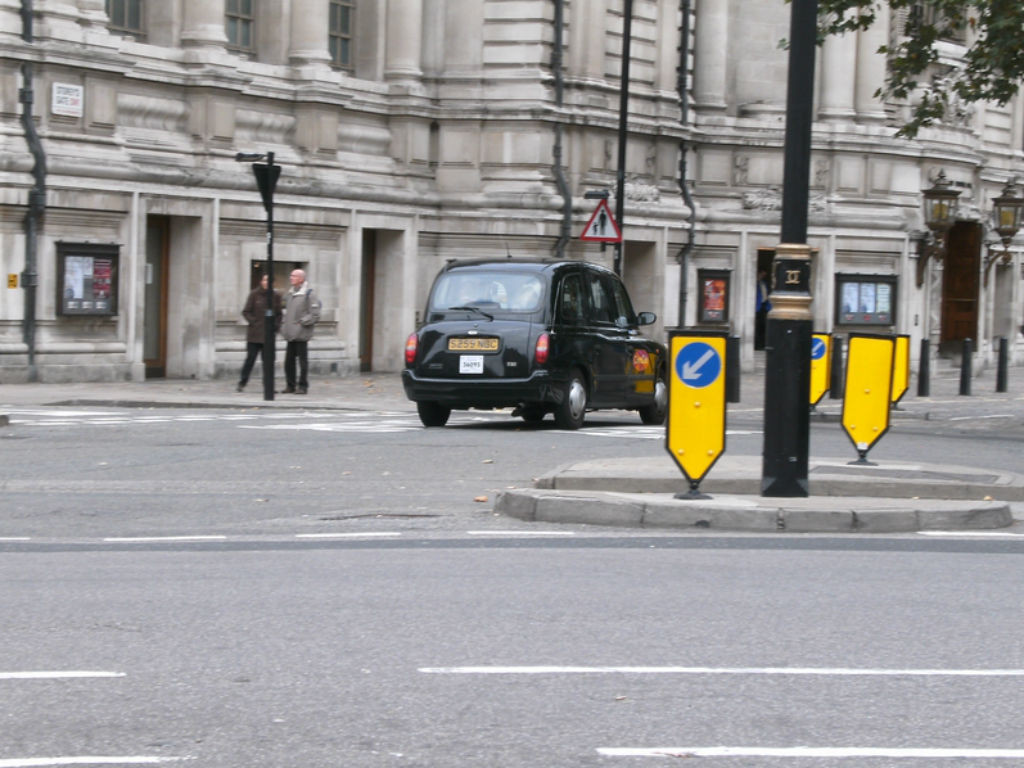Así pelean los taxis en Londres. 