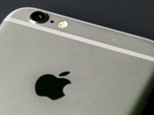 ¿Adiós a la cámara salida del iPhone?