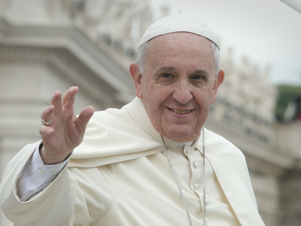 Papa Francisco en la pantalla grande. 