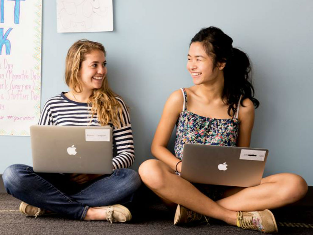 Más iniciativas para mujeres en el mundo de la tecnología. 