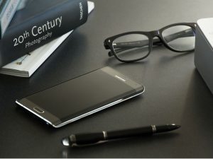 El Galaxy Note Edge fue el primer smartphone de Samsung con pantalla curva a uno de sus lados. 