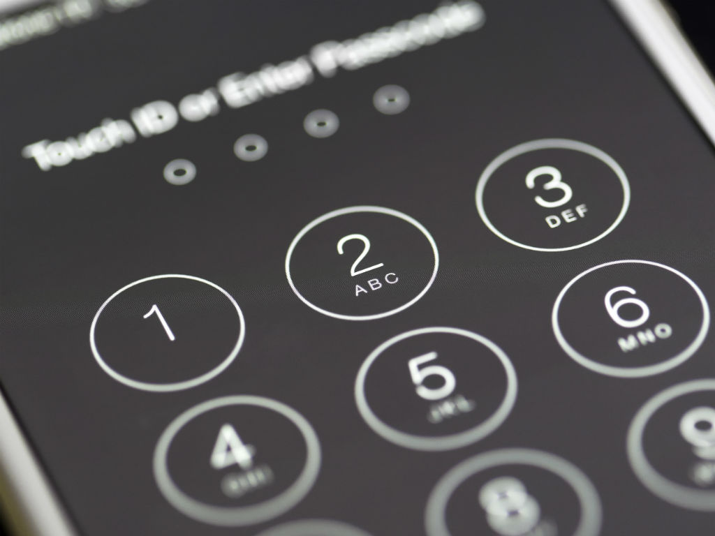 El FBI habría pagado por un hardware que le permitió adivinar la clave del iPhone de San Bernardino. 