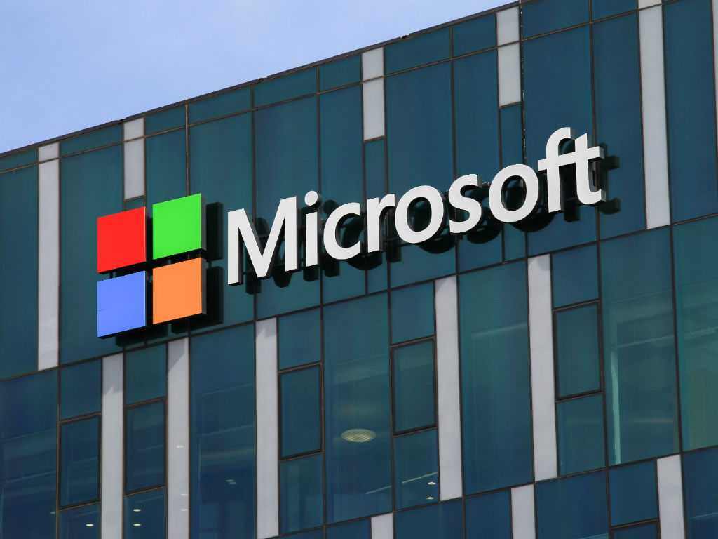 Microsoft está pidiendo poder avisarle a sus usuarios cuando el gobierno quiere revisar sus correos. 