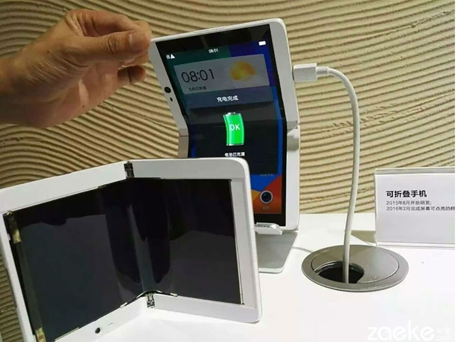 El prototipo de smartphone que dobla de Oppo parece una tableta más que un smartphone. 