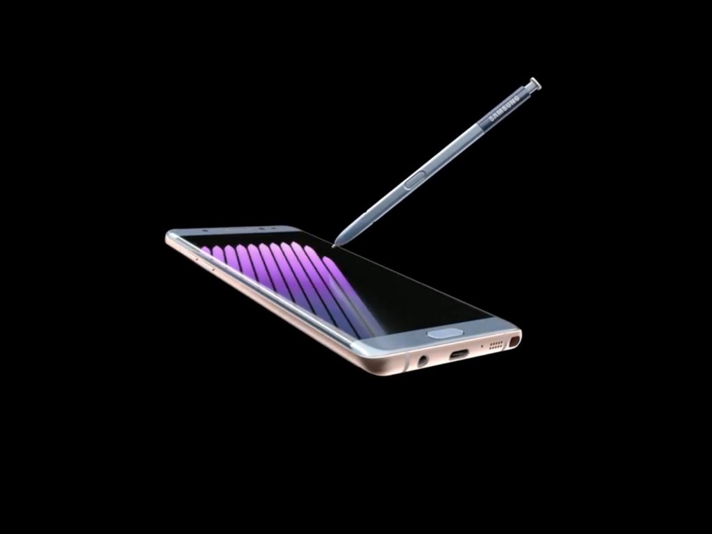 El nuevo Galaxy Note7 tiene pantalla curva a ambos lados. 