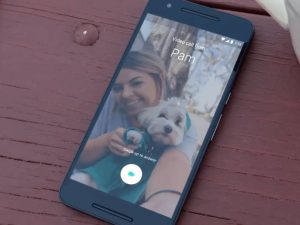 Google Duo permite ver lo que hace el emisor de la llamada gracias a 'Knock Knock'.