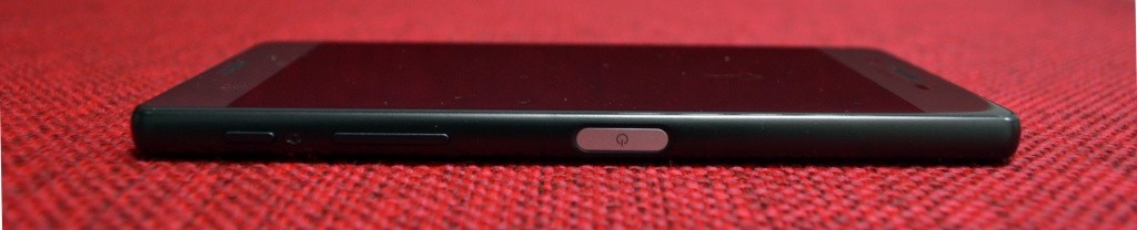 El Sony Xperia X tiene lector de huellas en el botón de desbloqueo. 